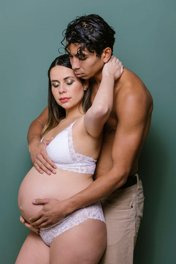 Zwangerschapsshoot Himawari Fotostudio Fotografie: Esther de Cuijper Fotografie Visagie: Farisha Santoe