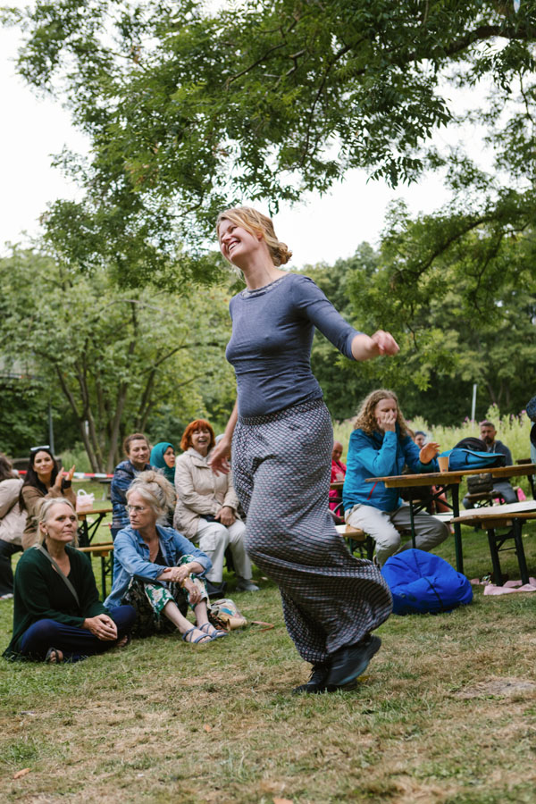 Evenement Zomerfeest 2023 Cultuurhuis Delft Abtswoude Bloeit! Voorhof Delft Fotograaf: Esther de Cuijper